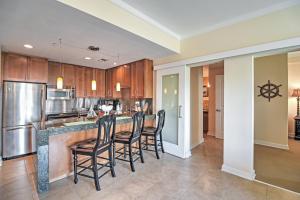 Φωτογραφία από το άλμπουμ του Beachside Biloxi Club Condo Balcony with Ocean View σε Biloxi +16 φωτογραφίες