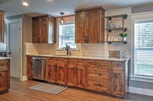 Φωτογραφία από το άλμπουμ του Rustic Chic Home 10 Mi to Otter Creek State Park! σε Circleville +17 φωτογραφίες