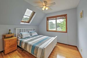 Galeriebild der Unterkunft Charming Hyannis Home with Deck, 0 2 Mi to the Beach in Hyannis