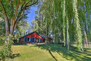 Zdjęcie z galerii obiektu Quiet Durango Farmhouse with Beautiful Yard and Gazebo w mieście Durango