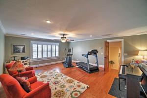 Spacious and Stunning Cleveland Getaway on 1 5 Acres