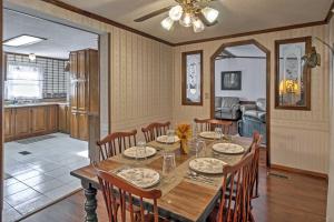 a dining room with a table and chairs at Captivating Cadiz Hideaway with Deck on Lake Barkley in Cadiz