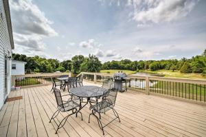 Balkón nebo terasa v ubytování Charming Berger Apt on 42-Acre Farm with Pool Access