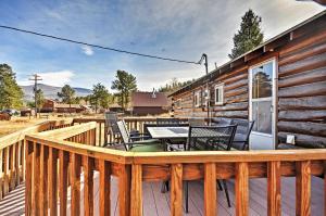 Imagen de la galería de South Fork Log Cabin with Beautiful Mountain Views!, en South Fork