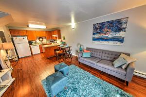 Kuchyň nebo kuchyňský kout v ubytování Convenient and Modern Fairbanks Apt - 2 Mi to Dtwn!