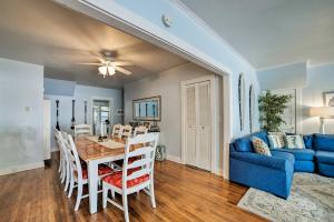 Posezení v ubytování Steps to Avalon Bay Sunny Catalina Island Home!