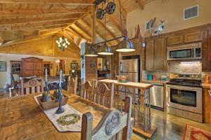 Gallery image of Beaver Creek Lodge - Huntington Home with Pond! in Huntington