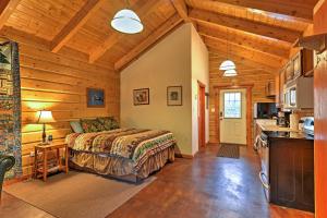 Fotografie z fotogalerie ubytování Quaint Seward Studio Cabin on Scenic Salmon Creek! v destinaci Seward