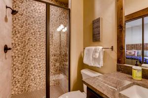 Ένα μπάνιο στο Dog-Friendly Cabin in the Heart of Grand Lake! +30 φωτογραφίες
