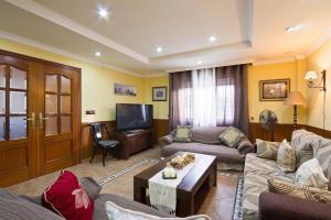 a living room with a couch and a tv at Casa Marta in Tajarja