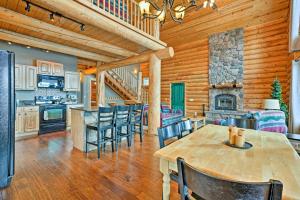Gallery image of New Meadows Log Cabin on 9 Acres - Near Brundage! in New Meadows