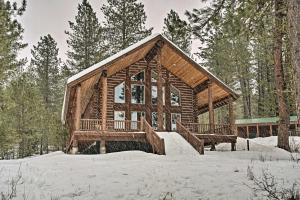 New Meadows Log Cabin on 9 Acres - Near Brundage! semasa musim sejuk