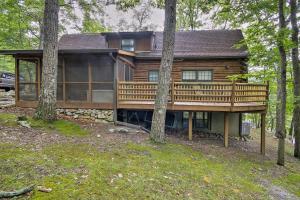 Gallery image of Family-Friendly Massanutten Log Home with Views! in McGaheysville