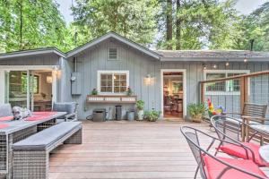 Gallery image of Redwoods Cabin with Hot Tub Walk to Russian River! in Guerneville