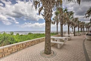 Gallery image of Chic Ormond Beach Cottage with Patio - Walk to Ocean in Ormond Beach