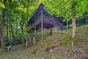 Gallery image of Tellico Plains Cabin - 25 Acres, Backyard Creek! in Tellico Plains