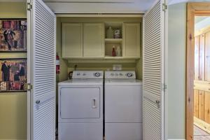 Walkable Downtown Logan Apartment with Rooftop Deck 주방 또는 간이 주방