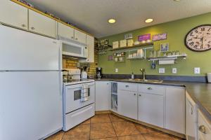 Walkable Downtown Logan Apartment with Rooftop Deck 주방 또는 간이 주방