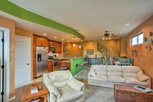 Vibrant Pacific Beach Townhome -10 Min Walk to Bay