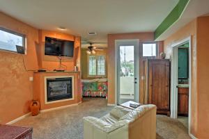 Vibrant Pacific Beach Townhome -10 Min Walk to Bay
