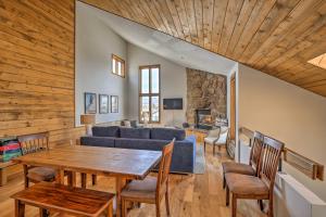 Gallery image of Modern Condo with Balcony and BBQ, 6 Mi to Winter Park in Fraser