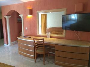 TV a/nebo společenská místnost v ubytování Hotel Jiménez Plaza