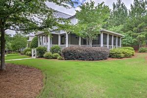 Vườn quanh Lake Oconee Cottage with Porch-Special Masters Rate!