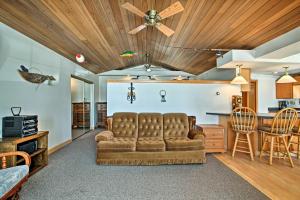 Фотография из галереи Fort Atkinson Cottage on Lake Koshkonong with Deck! в городе Fort Atkinson