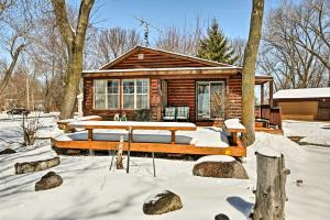 Gallery image of Fort Atkinson Cottage on Lake Koshkonong with Deck! in Fort Atkinson