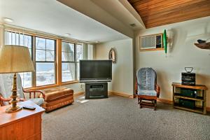 Фотография из галереи Fort Atkinson Cottage on Lake Koshkonong with Deck! в городе Fort Atkinson