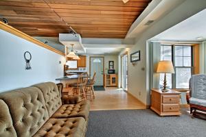 Фотография из галереи Fort Atkinson Cottage on Lake Koshkonong with Deck! в городе Fort Atkinson +16 фотографий