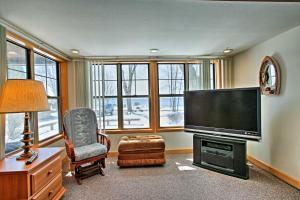 Фотография из галереи Fort Atkinson Cottage on Lake Koshkonong with Deck! в городе Fort Atkinson