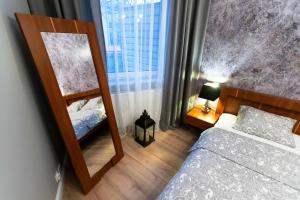 Posteľ alebo postele v izbe v ubytovaní Apartament 56