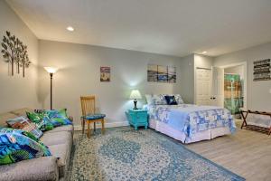 Cozy Suttons Bay Studio with Fire Pit-Walk to Beach!