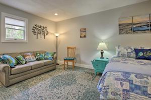 Cozy Suttons Bay Studio with Fire Pit-Walk to Beach!