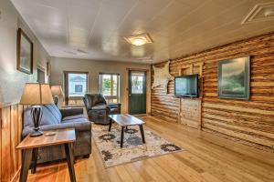 A seating area at Pet-Friendly Augusta Cabin - Walk to Main Street!