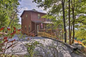 Gallery image of Cleveland Cabin with Pool, Hot Tub and Mountain Views! in Cleveland