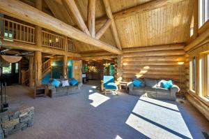 Upper Lodge Brevard Cabin on 80 Acres with Pool!