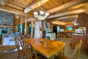 Upper Lodge Brevard Cabin on 80 Acres with Pool!