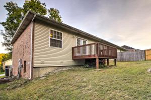 Gallery image of Branson Home with Deck Walk to The Strip and Creek! in Branson