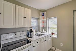 Gallery image of Updated Lake St Clair Cottage with Shared Amenities in Chesterfield