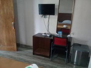 Televiisor ja/või meelelahutuskeskus majutusasutuses RF Hotel