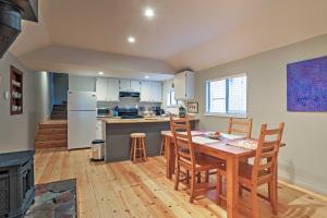 Φωτογραφία από το άλμπουμ του Bright Kings Beach Home with Deck Walk to Lakefront σε Kings Beach