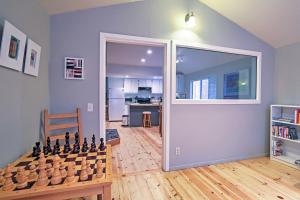 Φωτογραφία από το άλμπουμ του Bright Kings Beach Home with Deck Walk to Lakefront σε Kings Beach