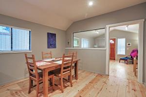 Φωτογραφία από το άλμπουμ του Bright Kings Beach Home with Deck Walk to Lakefront σε Kings Beach