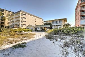 Gallery image of Indian Shores Cottage with Cabana - Steps to Beach! in Clearwater Beach