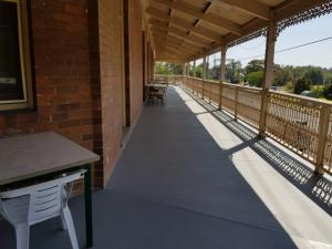 Railway Bistro - Kandos tesisinde bir balkon veya teras