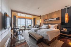 Voodi või voodid majutusasutuse Shenzhen Dameisha Kingkey Palace Hotel toas