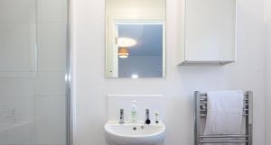 Et badeværelse på Amersham Park Apartment + 12 billeder