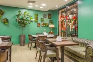 Hotel BLOOM Batumi的休息区